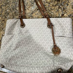 Michael Kors Jet Set bag
